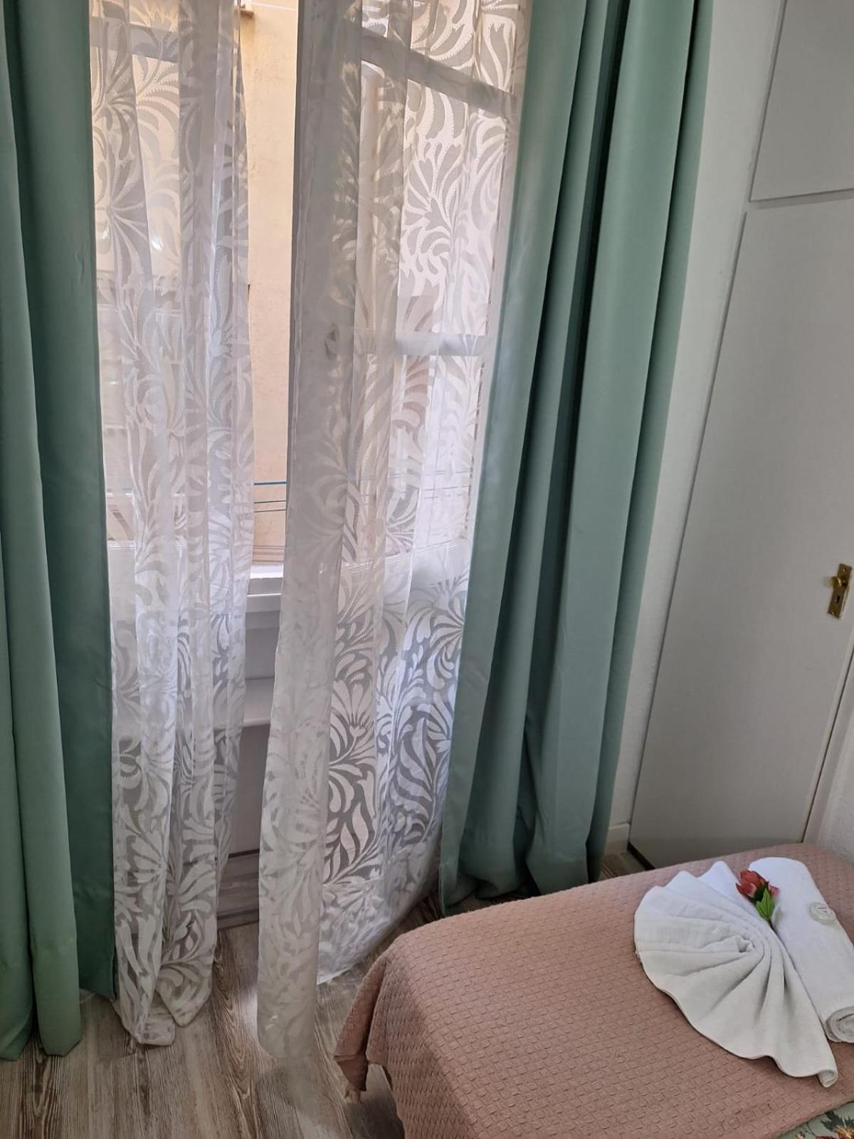 Hostal Milan Мадрид Екстериор снимка